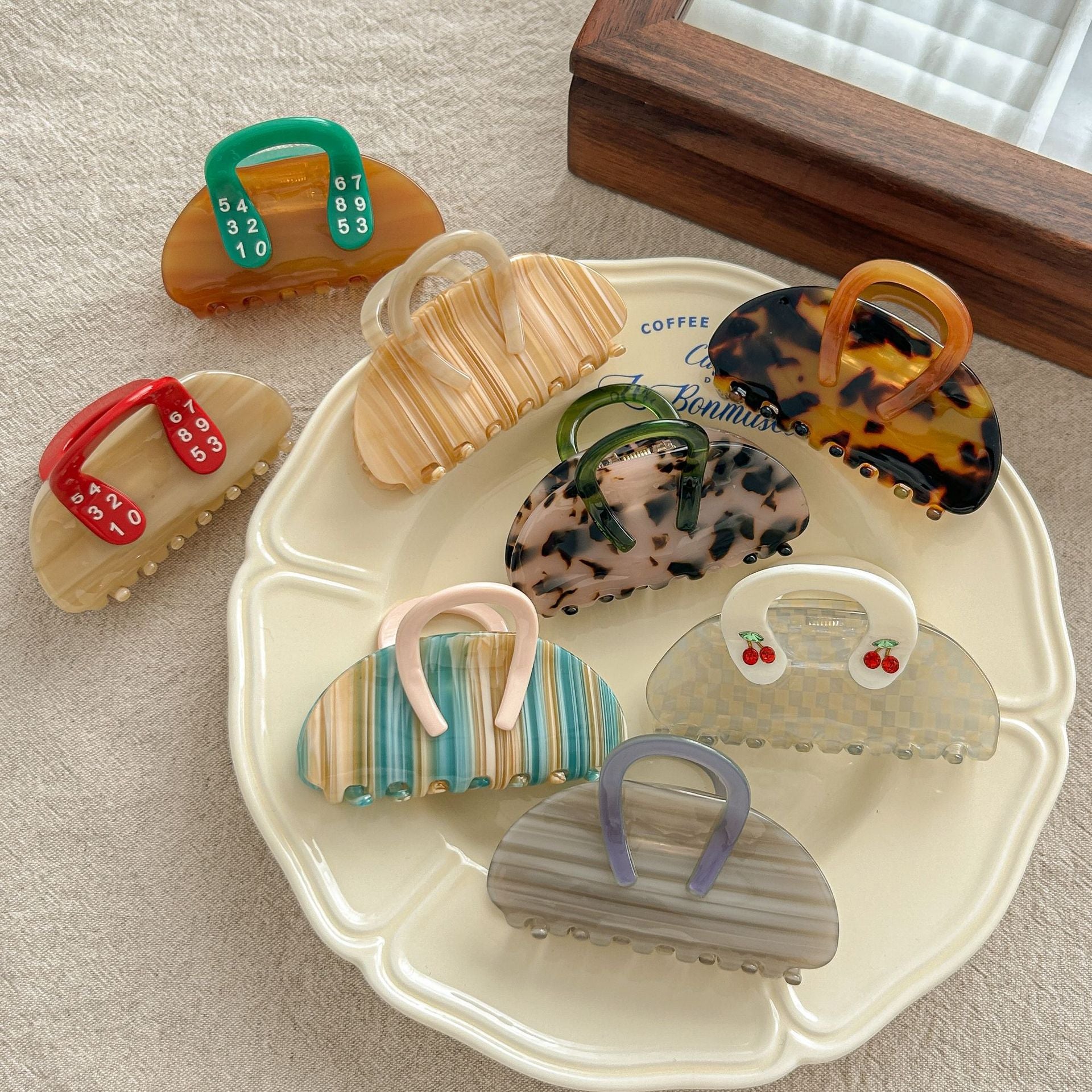 Tulip Cherry Grab Clip Premium 2024 New Maillard Grab Clip Cute Dalmatian Shark Clip Hair Accessories