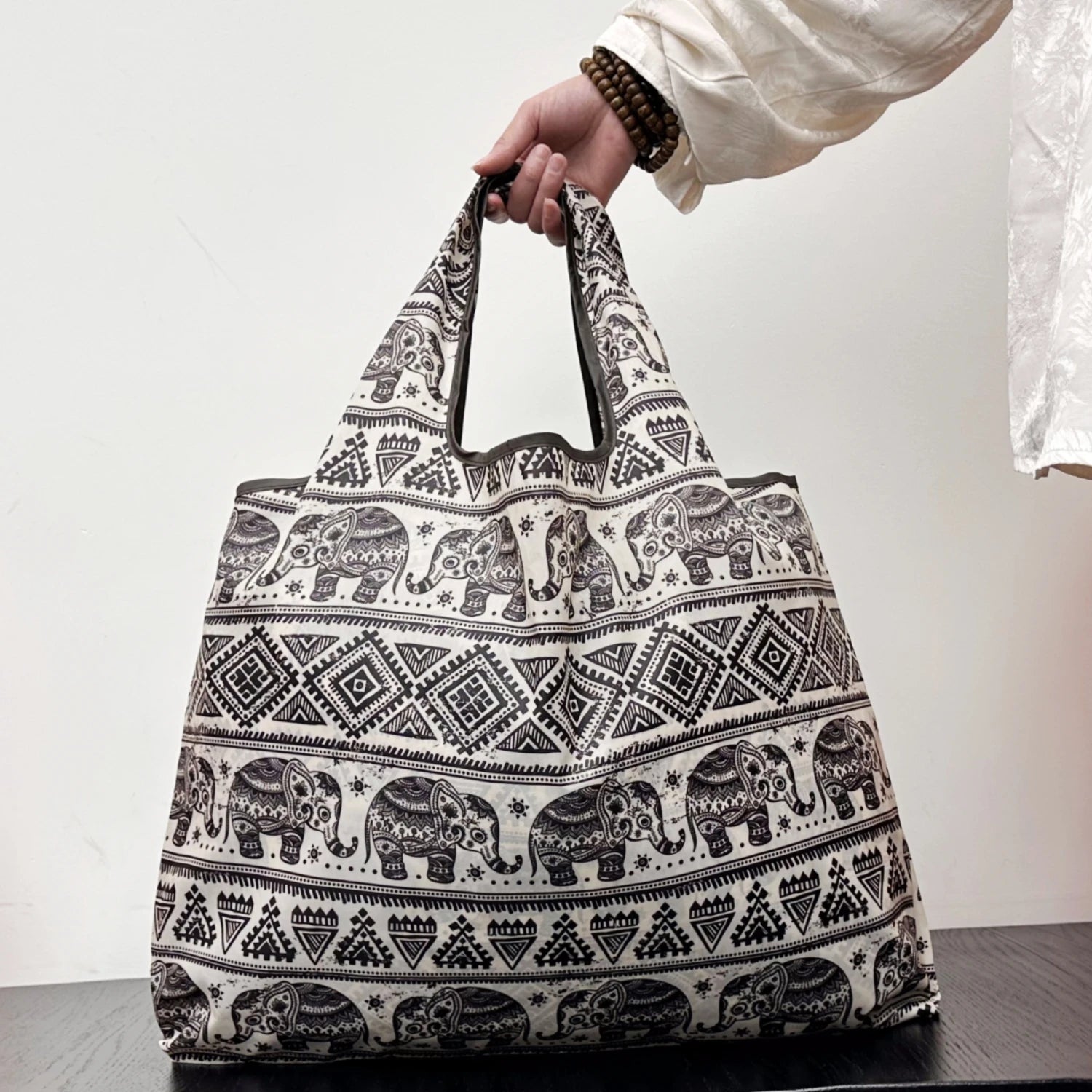 Tote Bag Large Capacity Tote Bag, Reusable, Portable, Eco-Friendly, Lightweight Shopping Bag with Printed Pattern, Foldable Outdoor Handbag for Camping and Travel